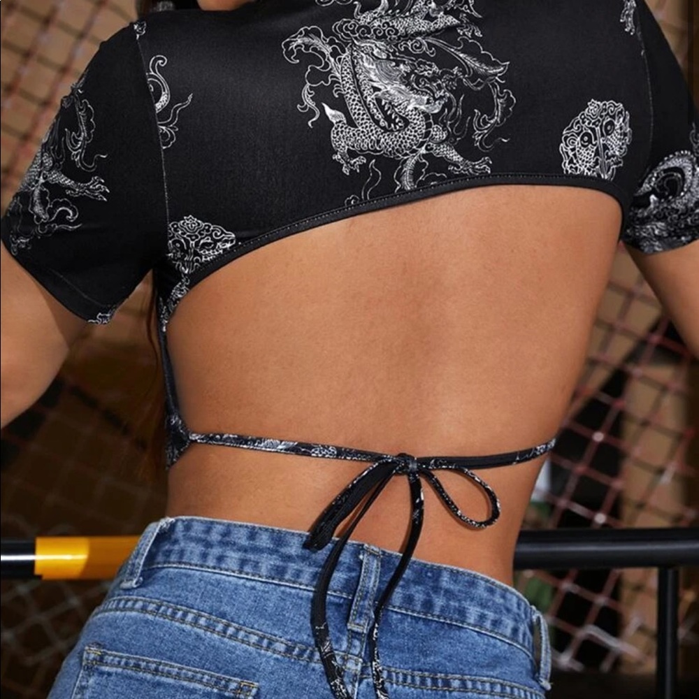 🙂 open back crop top